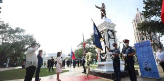 Iloilo City’s Mayor Jerry Treñas and National Historical Commission of the Philippines director Carminda R. Arevalo lead the commemoration of the 166th birth anniversary of Graciano Lopez Jaena in Jaro plaza on Sunday, Dec. 18. ILOILO CITY MAYOR’S OFFICE PHOTO