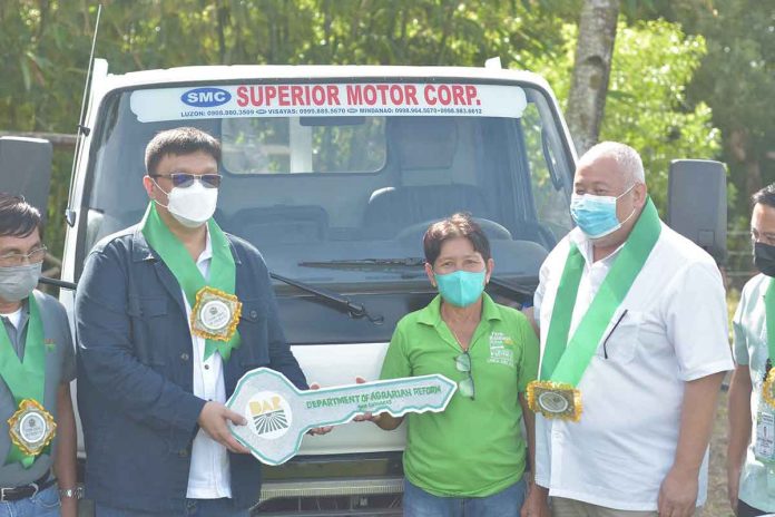 Guimaras-(2) Undersecretary Jesry Palmares of the Department of Agrarian Reform is with Gov. Joaquin Carlos Rahman Nava of Guimaras during the turnover of two farm projects to two Agrarian Reform Beneficiaries' Organizations on Dec. 21, 2022. DAR–GUIMARAS FACEBOOK PAGE