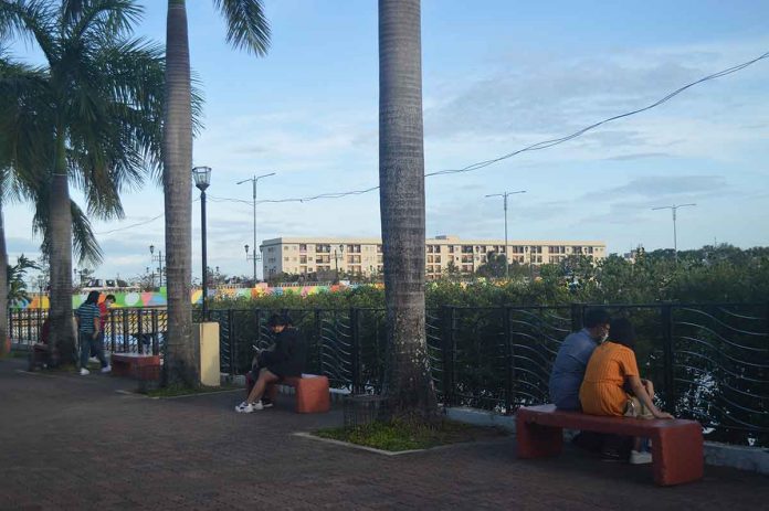 PDA Regulating public display of affection in Iloilo City would “protect” youngsters, according to Councilor Johnny Young, chairman of the committee on moral recovery of the Sangguniang Panlungsod. PN FILE PHOTO