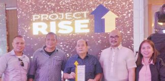 Mayor Johnnyflores S. Bacongallo (center) receives a plaque of recognition for Patnongon, Antique as the “best performing LGU" for the 2022 Project RISE (Redefining Impact through Structural Empowerment) from Department of Interior and Local Government Region 6 director Juan Jovian Ingeniero (second from right) on Monday, Dec. 5. MUNICIPALITY OF PATNONGON FACEBOOK PAGE PHOTO