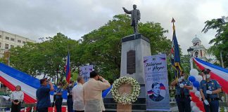 Mayor Jerry P. Treñas and University of the Philippines Visayas chancellor Clement Camposano lead the commemoration of the 126th death anniversary of national hero, Dr. Jose Rizal, at Plaza Libertad in Iloilo City on Friday, Dec. 30, 2022. AJ PALCULLO/PN