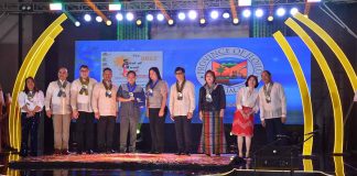 Iloilo’s Gov. Arthur Defensor Jr. and Vice Gov. Christine Garin (5th and 6th from left) receive the 2022 Seal of Good Local Governance award from Department of Interior and Local Government (DILG) secretary Benjamin Abalos Jr. and Sen. JV Ejercito on Dec. 15 in Metro Manila. With them are DILG Region 6 director Juan Jovian E. Ingeniero, Assistant Regional Director Maria Calpiza J. Sardua and DILG-Iloilo director Carmelo F. Orbista. DILG ILOILO PROVINCE FACEBOOK PHOTO