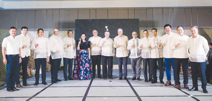 Seda Senior Group General Manager Andrea Mastellone (6th from right) and the other properties’ general managers were joined onstage for a toast by Fernando Zobel de Ayala (7th from right); Junie Jalandoni (left), chairman of Ayala Land Hotels and Resorts Corp. (AHRC); Al Legaspi, AHRC director (5th from left); and Javier Hernandez, AHRC president and CEO (right) during Seda Hotels’ anniversary event in its flagship hotel, Seda BGC.