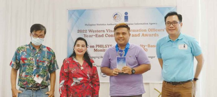 Philippine Information Agency (PIA) director-general, Undersecretary Ramon Lee Cualoping III (first from right), together with PIA-6 OIC regional head Jemin Guillermo and PIA Negros Occidental InfoCen manager Lorenzo Lambatin Jr. award a plaque of recognition to Ace Balboa (second from right) of Bago City as Best Performing Information Officer. FRG/PIA-6 PHOTO