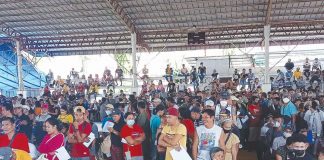 Over 1,000 “Paeng”-hit Pandanons each received P2,000 cash aid under the Assistance to Individuals in Crisis Situations program of the Department of Social Welfare and Development on Monday, Dec. 12. MAYOR'S OFFICE - PANDAN, ANTIQUE FACEBOOK