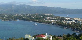 Boracay Island – which is entirely limestone – is vulnerable to sinkholes, according to the result of the Karst Subsidence Hazard Mapping conducted by Mines and Geosciences Bureau of the Department of Environment and Natural Resources in Western Visayas. Photo shows Boracay Island as seen from the Mt. Luho View Deck in Barangay Yapak, Malay, Aklan. PN PHOTO