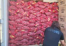 Gov’t eyeing to sell red onions to bring down price The Bureau of Customs-Port of Cagayan de Oro seizes two containers of smuggled onions concealed in bread and pastry products following a spot-check at Mindanao Container Terminal Port, PHIVIDEC Compound, Tagoloan in Misamis Oriental on Dec. 21, 2022. BOC-PORT OF CAGAYAN DE ORO PHOTO
