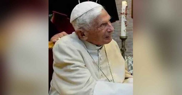pope POPE EMERITUS BENEDICT. VATICAN POOL