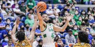 De La Salle University Green Archers’ Benjamin Phillips nearly lost the ball after being bothered by the defense of University of Santo Tomas Growling Tigers’ Nicael Cabanero. UAAP PHOTO