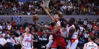 Barangay Ginebra San Miguel Kings’ Stanley Pringle goes for a tough reverse basket after being clobbered by the defense of Bay Area Dragons’ Zhu Songwei and Andrew Nicholson. PBA PHOTO