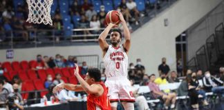 Barangay Ginebra San Miguel Kings’ Jeremiah Gray pulls up for a basket as NorthPort Batang Pier’s Kevin Ferrer was in front of him. PBA PHOTO