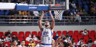 Magnolia Chicken Timplados Hotshots’ Nicholas Rakocevic was uncontested for an inside hit. PBA PHOTO