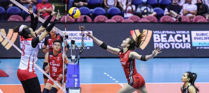 sports-petro Ilongga Aiza Maizo-Pontillas of Petro Gazz Angels (in white) tries to block the shot of Cignal HD Spikers’ Rachel Anne Daquis (in red). PVL PHOTO