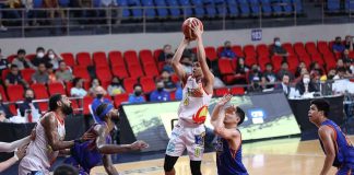 Rain or Shine Elasto Painters’ Gian Mamuyac evades the defense of NLEX Road Warriors’ Kevin Alas for a jumper. PBA PHOTO