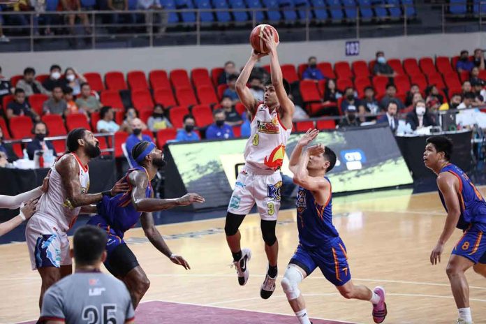 sports-rain Rain or Shine Elasto Painters’ Gian Mamuyac evades the defense of NLEX Road Warriors’ Kevin Alas for a jumper. PBA PHOTO