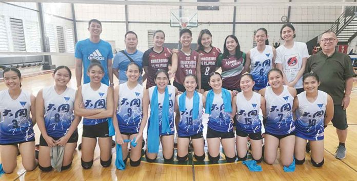 sports-tay Members of Bacolod Tay Tung High School Thunderbolts have their pictures taken with some members of the University of the Philippines Fighting Maroons following their tune-up game on Wednesday. PHOTO COURTESY OF JOSE MONTALBO