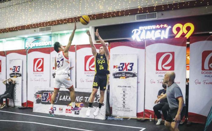 sports-vosotros TNT Tropang Giga’s Almond Vosotros attempts a three-pointer against the defense of CAVITEX Braves’ Pedrito Galanza. PBA PHOTO