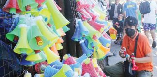 A sidewalk vendor in Iloilo City sells party horns or torotot. The Department of Health in Western Visayas is promoting safe New Year celebrations through the use of torotot and musical instruments, among others. AJ PALCULLO/PN