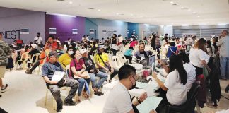 People apply for business registration at Ayala Malls Capital Central, Bacolod City, on Monday. Bacolodnons may apply online, too. MAE SINGUAY/PN