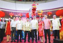 Key local officials and leaders of different Chinese-Filipino organizations in Iloilo City joined the 2023 Chinese New Year celebration. They were Iloilo City Rep. Julienne Baronda, Uswag Ilonggo Rep. Jojo Ang, Vice Mayor Jeffrey Ganzon on behalf of Mayor Jerry Treñas, Charles Ho (Chairman of the Chinese New Year Task Force), Alex Li (President of the Philippine Chinese Chamber and Industry, Panay Chapter), Ramon Chua Locsin (President of the Federation of Filipino-Chinese Chamber of Commerce of Panay, Inc.), Vicente Tang (President of the Filipino-Chinese Chamber of Commerce-Iloilo), Oscar Chua (President of the Philippine Jinjiang Chamber of Commerce), Private Wealth Management-Singapore Director Keith Halley, SM Group Marketing Manager Kristine Yap, and SM Supermall Regional Operations Manager Girlie Libo-on.