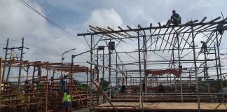 The Iloilo Provincial Engineering Office started setting up Dinagyang Festival’s judging area No. 2 at the Casa Real area on Tuesday, Jan. 17. IME SORNITO/PN