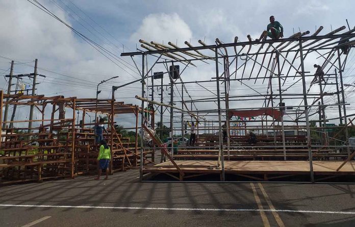 Capitol-emergency-unit-(2) The Iloilo Provincial Engineering Office started setting up Dinagyang Festival’s judging area No. 2 at the Casa Real area on Tuesday, Jan. 17. IME SORNITO/PN