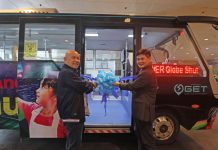 Globe champions sustainable transport, pilots electric vehicles for employee shuttle service Globe Group President and CEO Ernest Cu and Global Electric Transport (GET) President Freddie Tinga launch the GET electric vehicle service for Globe employees at The Globe Tower, January 23, 2023.