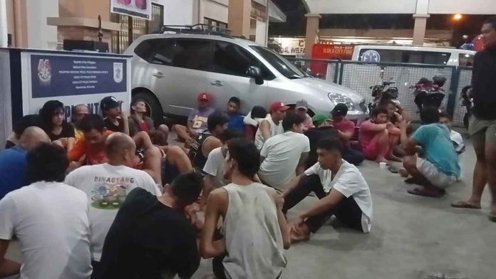 drug-suspects Joint operatives of the Regional Drug Enforcement Unit 6 led by Major Rommel Anicete and Mandurriao police station arrested 32 drug suspects in a drug buy-bust operation in Barangay Bakhaw, Mandurriao, Iloilo City on Wednesday night, Jan. 25. MANDURRIAO POLICE STATION PHOTO