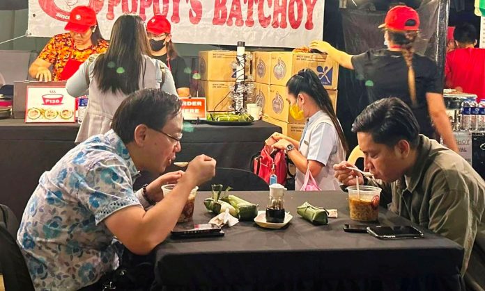 front pic and caption BATCHOY FESTIVAL. Batchoy lovers troop to SM City Iloilo’s Southpoint to feast on batchoy. SM City Iloilo brings back the Batchoy Festival from Jan. 19 to 22. Now on its third year, the Batchoy Festival is a friendly competition among aficionados and merchants on who makes the best-tasting batchoy. POPOY’S BATCHOY PHOTO