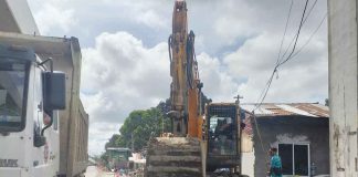 Project contractor International Builders Corporation is widening the road beneath the Ungka flyover as a solution to the traffic congestion in the area. IME SORNITO/PN