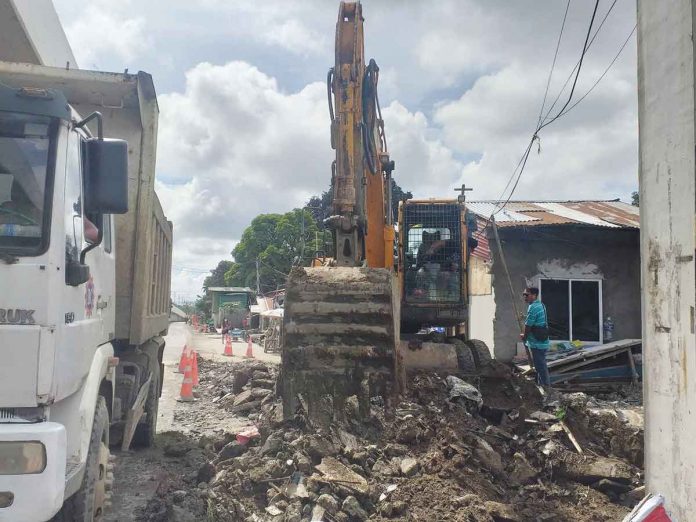 road-widening Project contractor International Builders Corporation is widening the road beneath the Ungka flyover as a solution to the traffic congestion in the area. IME SORNITO/PN