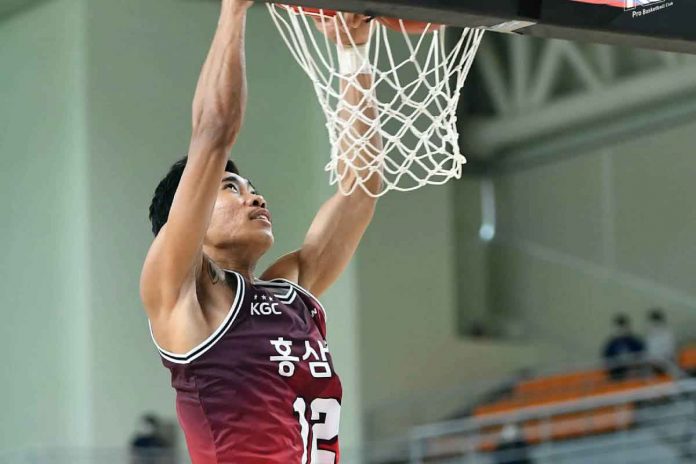 sports-abando-pic-and-caption Filipino forward Rhenz Abando of Anyang KGC Ginseng Corporation scores on a two-handed dunk. KBL PHOTO