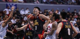 Bay Area Dragons’ Liu Chuanxing wards off the defense of Barangay Ginebra San Miguel Kings’ Christian Standhardinger for an inside attempt.PBA PHOTO