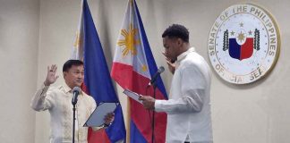 Barangay Ginebra San Miguel Kings import Justin Brownlee takes an oath of allegiance to the Philippines before Sen. Francis Tolentino. PHOTO COURTESY OF JOHN CARLO CAHINHINAN