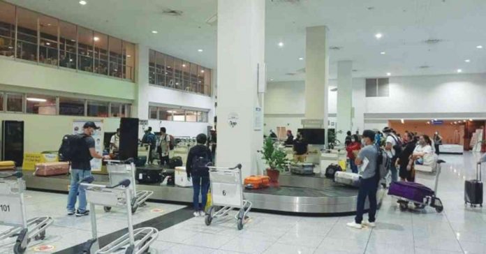 Iloilo airport Civil Aviation Authority of the Philippines-Iloilo terminal supervisor Arthur Parreño says Iloilo Airport’s main passenger terminal should be expanded. It was designed to accommodate only 400 to 450 passengers, he says. OWWA-6 PHOTO