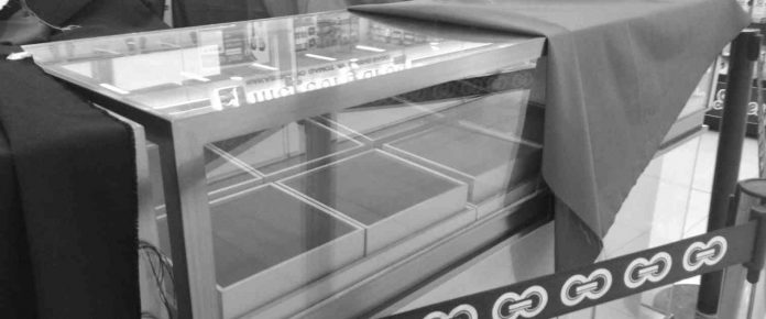 P9-M jewelries stolen Photo shows an empty jewelry kiosk following a heist inside a shopping mall in Negros Occidental’s Silay City on Thursday, February 16, 2023. Photo courtesy of RMN dyHB Bacolod