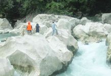 The White Rocks in Madalag, Aklan is suited for adventure loving tourists. SUGARWITHASPICE.FILES.WORDPRESS.COM PHOTO