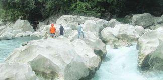 The White Rocks in Madalag, Aklan is suited for adventure loving tourists. SUGARWITHASPICE.FILES.WORDPRESS.COM PHOTO