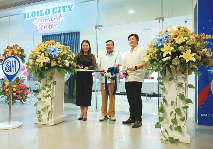 banner pic BIGGEST AND MOST BEAUTIFUL OFFSITE PAYMENT CENTER. Iloilo City Government services are now more accessible with the opening of its fourth offsite payment center at the lower ground floor of SM City Iloilo. Yesterday’s inauguration was led by SM Supermalls Vice President for Mall Operations Michelle Leslie Llanos, Mayor Jerry Treñas and Iloilo Local Economic Development Foundation, Inc. chairman Engr. Terrence Uygongco.