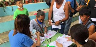 Molo fire victims received P5,000 cash aid from the Iloilo City Government on Tuesday, Feb. 7. ILOILO CITY MAYOR’S OFFICE PHOTO