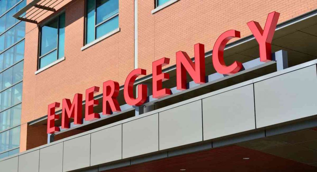 emergency-pexels-pixabay-263402 (1) Photo by Pixabay: https://www.pexels.com/photo/ambulance-architecture-building-business-263402/
