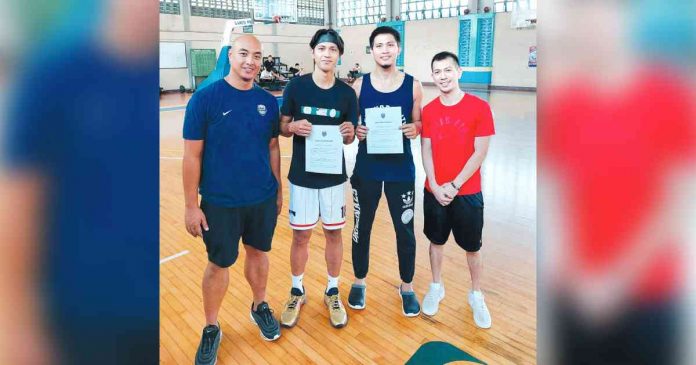 ilonggo-sumido Ilonggo Jhon Rey Sumido and Ralf Olivares signed their contracts with Iloilo United Royals on Wednesday. PHOTO BY JAY JAVELOSA