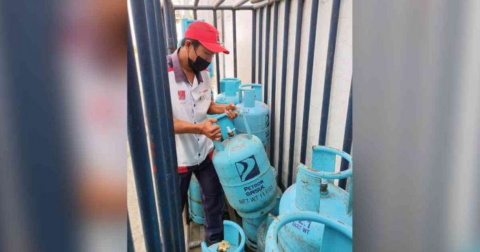 lpg Oil companies increased the prices of liquefied petroleum gas (LPG) by P11.18 to P11.20 per kilogram effective Feb. 1, making a regular 11-kilogram household LPG tank more expensive by P123. AJ PALCULLO/PN