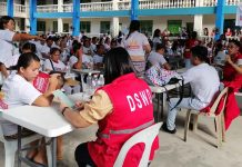 Over 300 fire-displaced families from barangays West Habog-Habog and San Juan, Molo, Iloilo City each received P10,000 cash assistance yesterday. Rep. Julienne "Jamjam" Baronda facilitated the distribution of a total of P3.1 million from the offices of Sen. Christopher “Bong” Go and House Speaker Martin Romualdez. GLENDA TAYONA/PN
