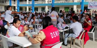 Over 300 fire-displaced families from barangays West Habog-Habog and San Juan, Molo, Iloilo City each received P10,000 cash assistance yesterday. Rep. Julienne "Jamjam" Baronda facilitated the distribution of a total of P3.1 million from the offices of Sen. Christopher “Bong” Go and House Speaker Martin Romualdez. GLENDA TAYONA/PN