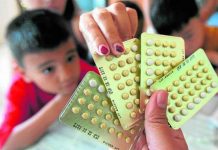 NEVER TOO YOUNG? Birth control pills are distributed at a health center in Barangay Batasan Hills, Quezon City, in this Inquirer file photo. Seven House bills that have passed deliberations at the committee level want contraceptives to be available to people of a younger set without the need for parental consent, but under certain conditions. MARIANNE BERMUDEZ/PHILIPPINE DAILY INQUIRER PHOTO