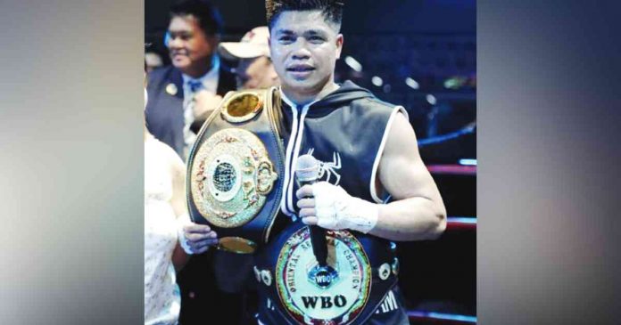 negrense Joepher Montaño displayed his punching power in the first few rounds with his accurate left and right combinations.