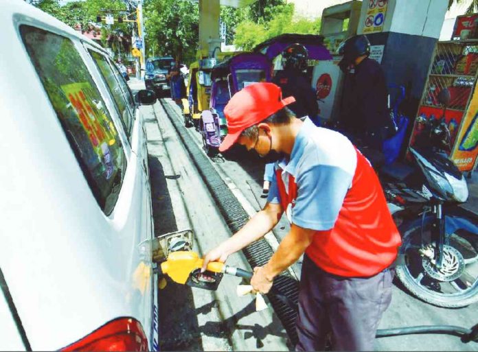 Oil companies announced yesterday that diesel prices will be reduced by P3 per liter, gasoline by P2.10 per liter and kerosene by P2:30 per liter today. ABS-CBN NEWS PHOTO