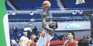 NorthPort Batang Pier’s Kevin Murphy goes for a tough basket as Blackwater Bossing’s Jeth Troy Rosario looks on. PBA PHOTO