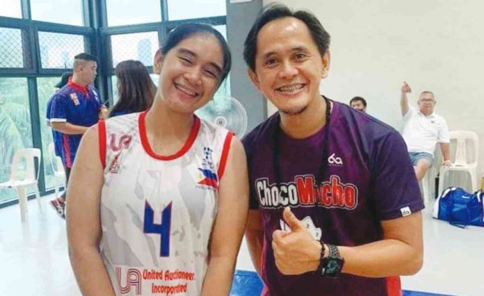 sports bacolod Bacolod Tay Tung High School Thunderbolts setter Katherine Shaine Cortez is pictured with Ateneo Blue Eagles head coach Oliver Almadro. PHOTO COURTESY OF JOSE MONTALBO